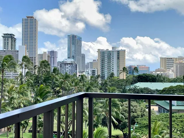 DoubleTree by Hilton Alana - Waikiki Beach