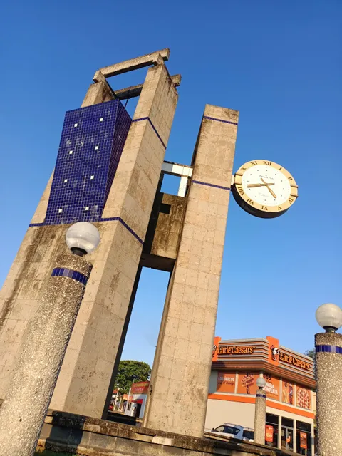 RELOJ DE LAS TRES CARAS