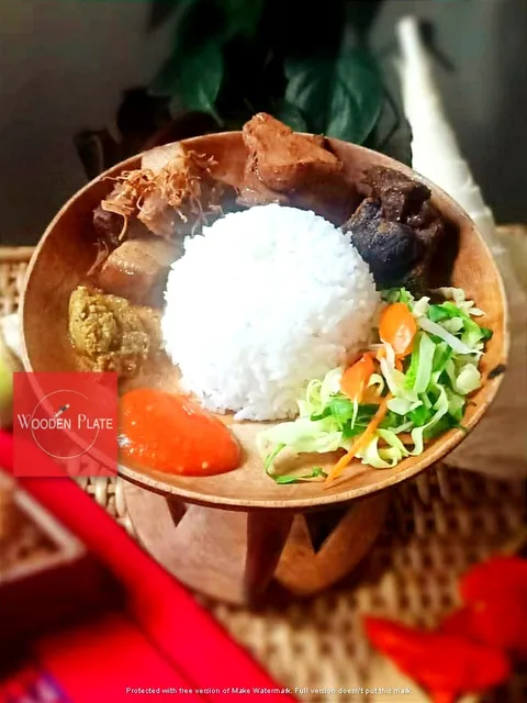 Wooden Plate : Naga Food