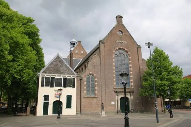 Statue of Anne Frank