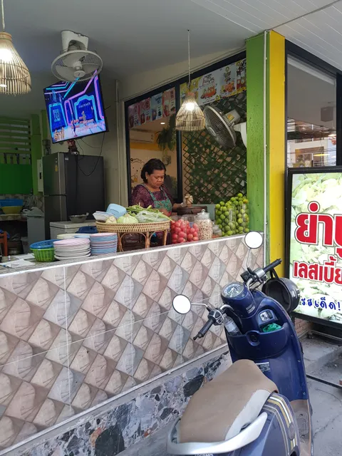 ยำปูม้า L&B