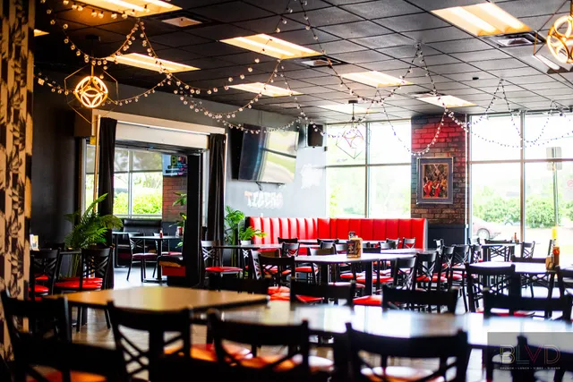 BLVD: Brunch Lunch Vibes Dinner (Daiquiris Wings & Seafood)