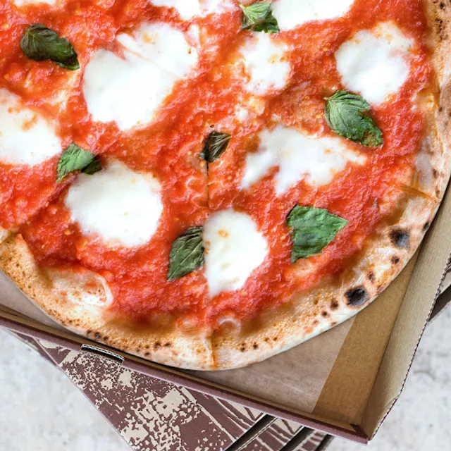 Famoso Neapolitan Pizzeria - Sechelt