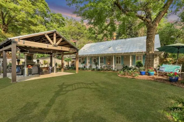 Caroline’s Bed & Breakfast