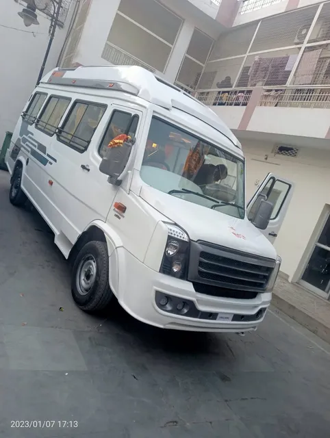 Varanasi Tempo Travels