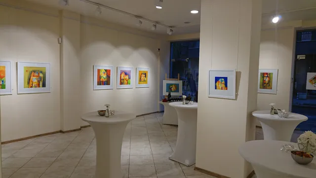 Contrast gallery