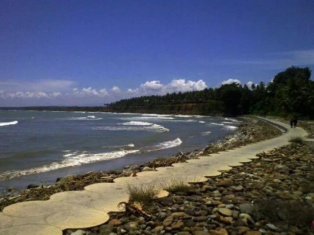 PANTAI PASAR BAWAH MANNA