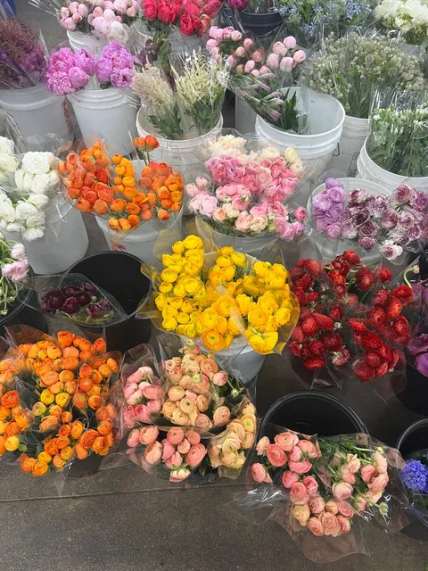 Saga's Wholesale Flowers