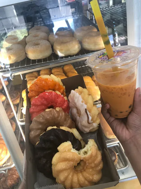 Pam's Donuts & Ice Cream (Hemet)