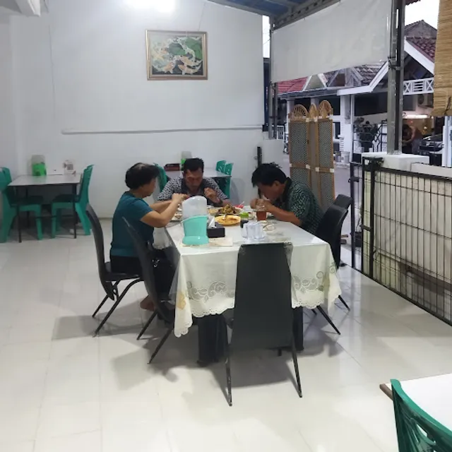 RM. Aneka Rasa Gudang Lelang