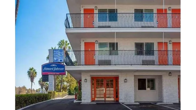 Howard Johnson by Wyndham San Diego Hotel Circle