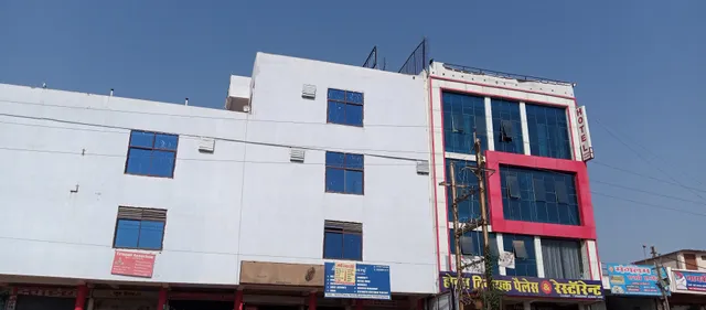 OYO 42068 Hotel Vinayak Palace