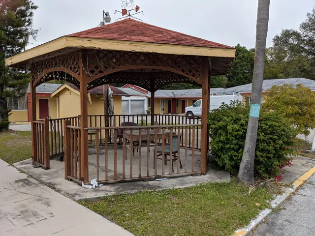 Sunshine Inn and Suites