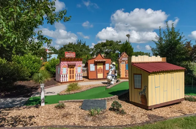 Bethpage Miniature Golf & Ice Creamery