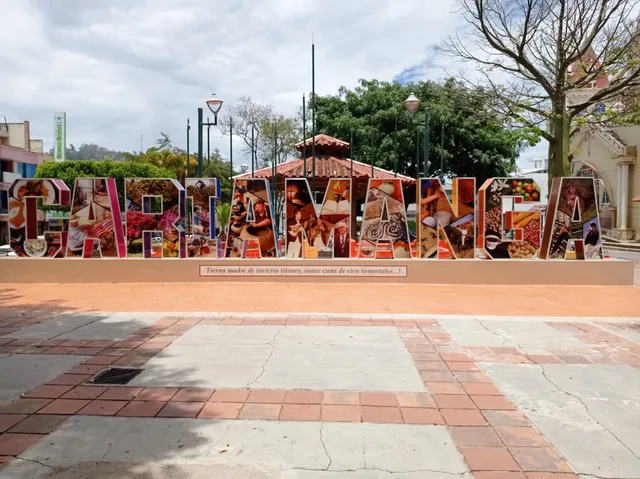 Parque Central Cariamanga