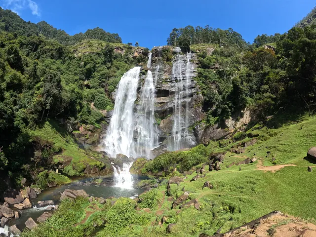 Bomburu ella (බෝඹුරු ඇල්ල)