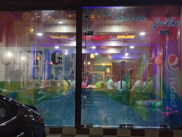 Bouffage Cafe & Pizza point