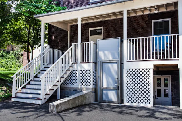 IHG Army Hotels Beat Navy House - Historia