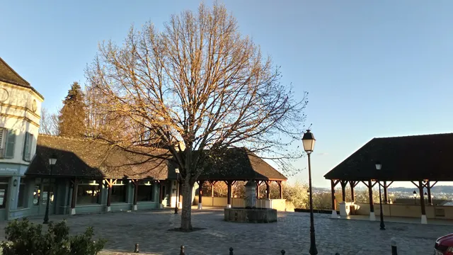 Place de la Fontaine aux Pèlerins