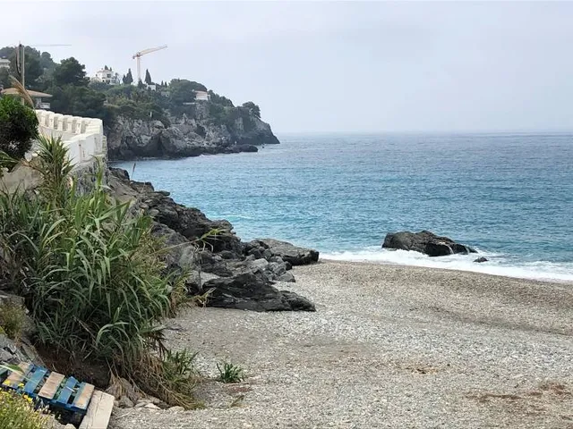 Playa De La Herradura