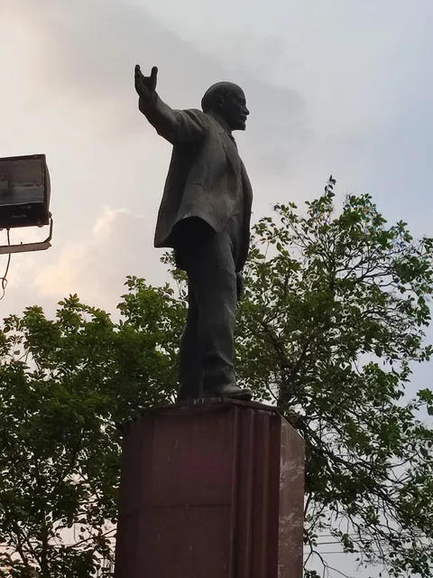 Statue of lenin