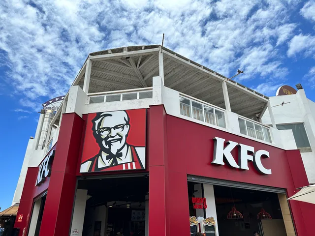 KFC Avenida Lluvina