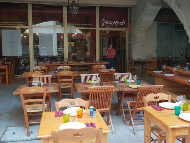 Monsieur Jeannot - Restaurant Cuisine Traditionnelle - 18 rue des Cornières 47000 Agen