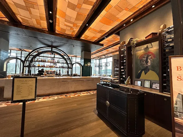 Three Arches Bar & Restaurant