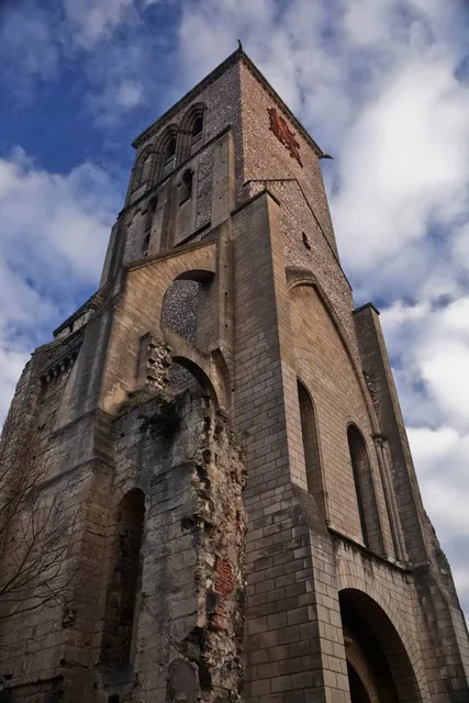 Collégiale Saint Martin et Tour Charlemagne
