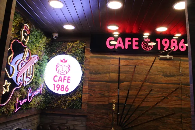 Cafe 1986
