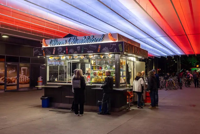 Wiener Würstelstand Praterstern