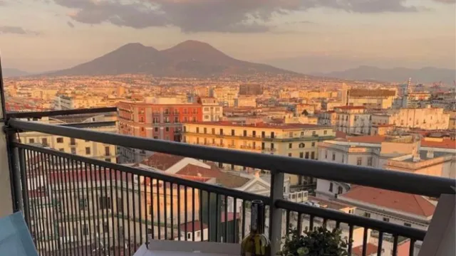 -South Hands- room holidays Naples