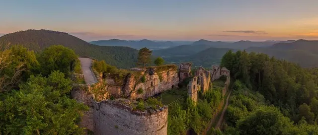 Neuscharfeneck Castle