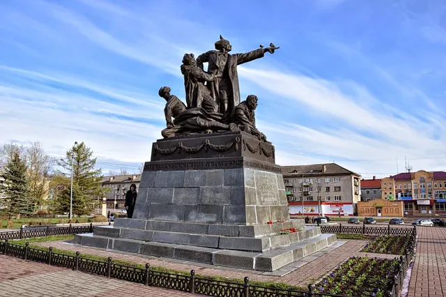 Pamyatnik Generalu Yefremovu