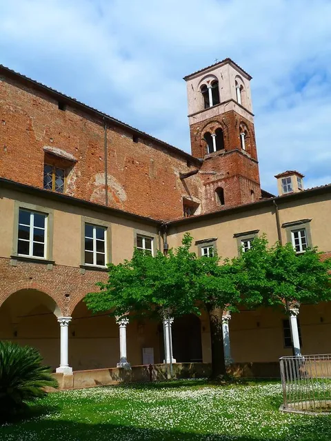 Monument of Francesco Petrarca