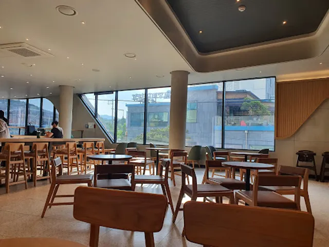 Starbucks Daejeon Guam DT Branch