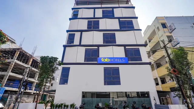 FabHotel Prime Cloud 5 Studios