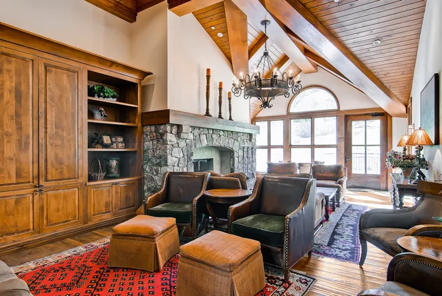 Highlands Slopeside by East West Hospitality