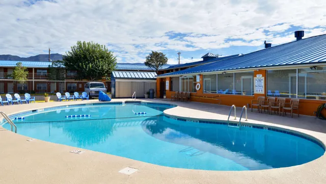 The Classic Desert Aire Hotel