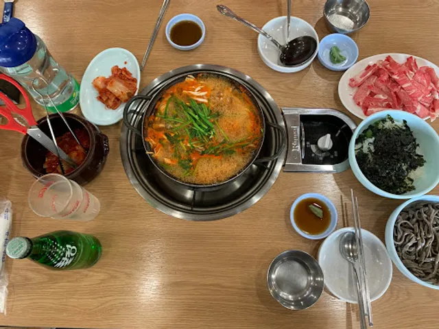 모란버섯칼국수매운탕