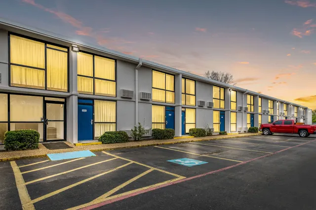 Motel 6 Henderson, TX