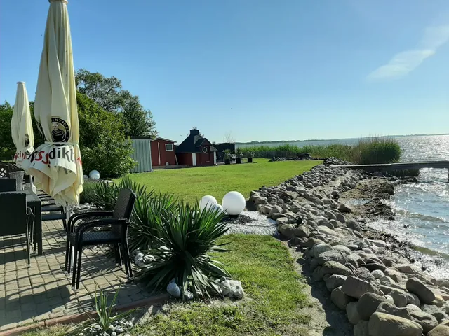 Pension & Bootsverleih "Zur Wittower Fähre"