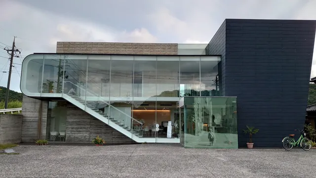 Holocaust Education Center