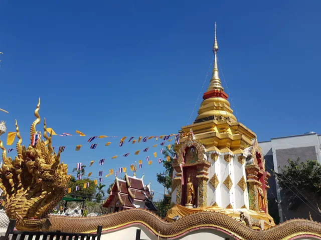 Wat Si Sahakon (Wat Mongkhon Setthi)