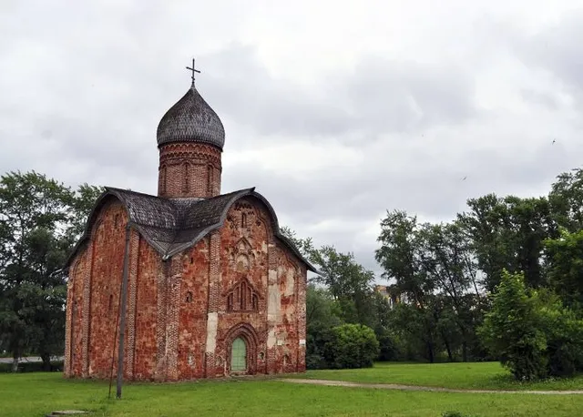 Tserkov' Petra I Pavla V Kozhevnikakh