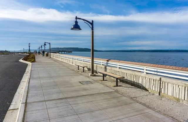 Des Moines Marina Pier