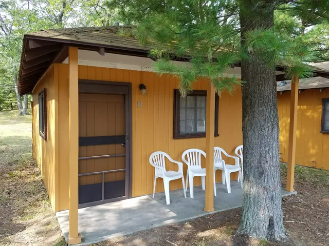 Lakeland Resort & Motel