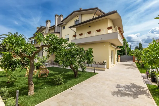 Casa Rita - Guest House, Hotel, B&B a Sabaudia. Stanza e casa vacanza in affitto estivo