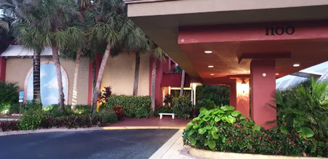 Cafe Luna at Ramada Inn