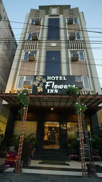 Hotel Flowers Inn